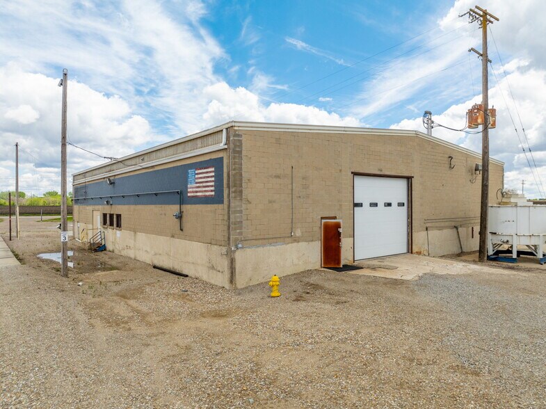 2302 S Pierce Ave, Mason City, IA for sale - Building Photo - Image 2 of 20