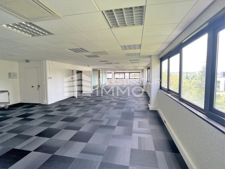 Office in Antony for lease - Interior Photo - Image 2 of 10