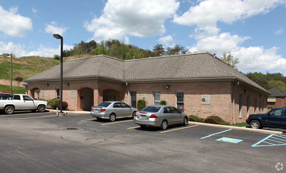 300 Prestige Park Dr, Hurricane, WV for lease - Primary Photo - Image 1 of 5