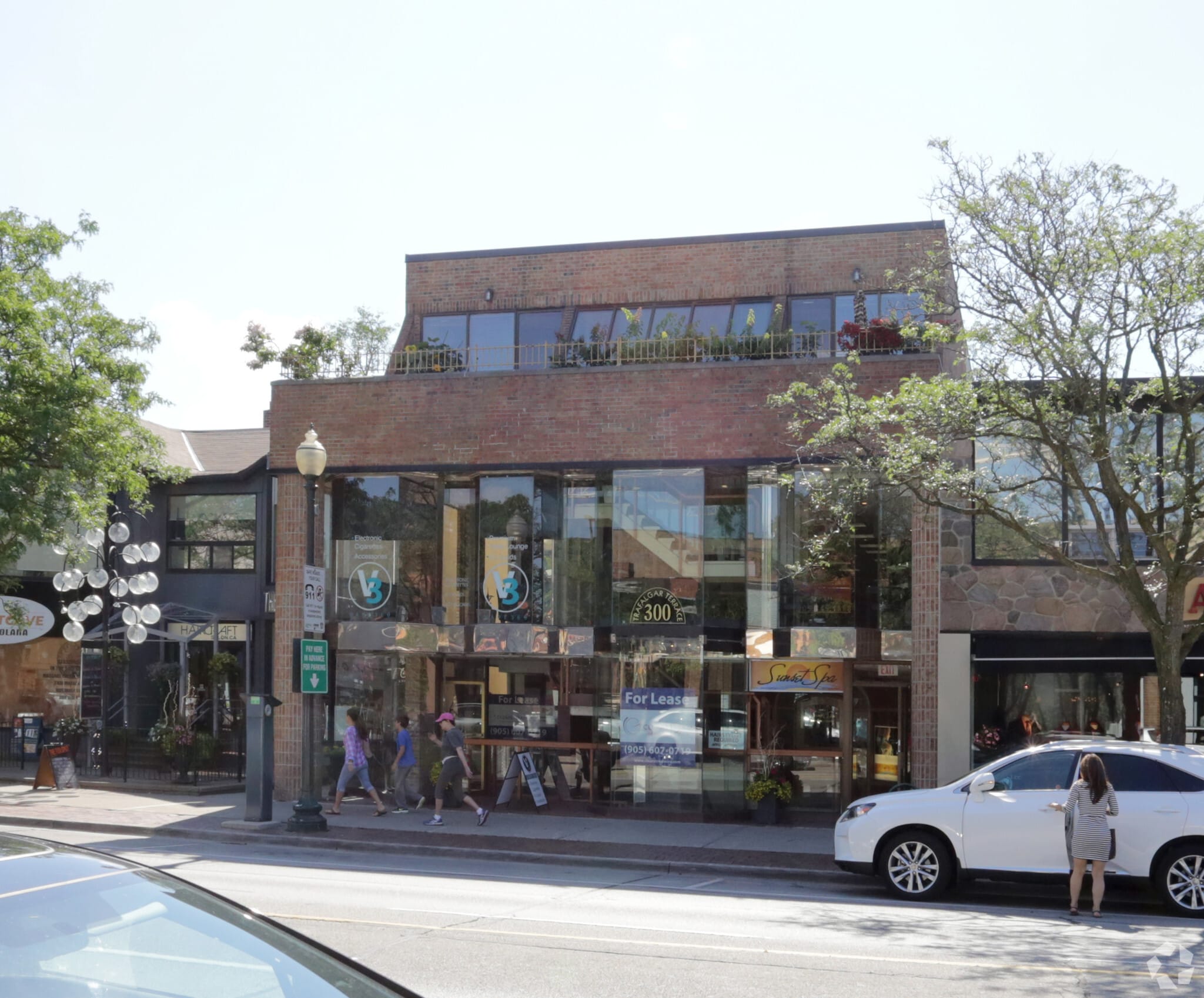 300 Lakeshore Rd E, Oakville, ON for sale Primary Photo- Image 1 of 1