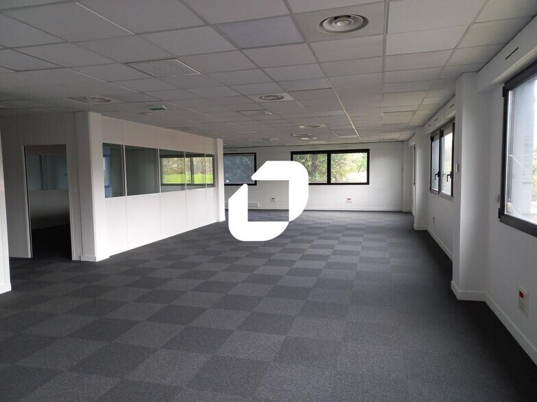 15-17 Rue Nicolas Appert, Villeneuve-d'Ascq for lease - Interior Photo - Image 2 of 6