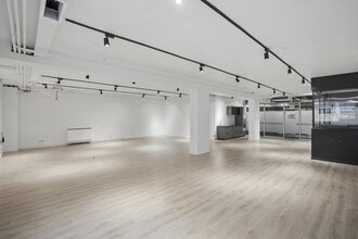 32 rue de Paradis, Paris for sale Interior Photo- Image 2 of 18