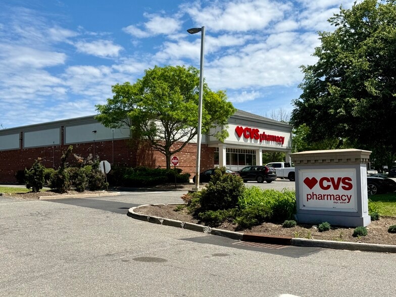 111 Terry Rd, Smithtown, NY for sale - Building Photo - Image 2 of 8