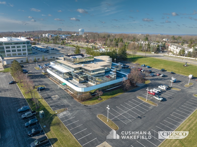 Reflections and Landmark Portfolio portfolio of 2 properties for sale on LoopNet.ca - Building Photo - Image 3 of 21