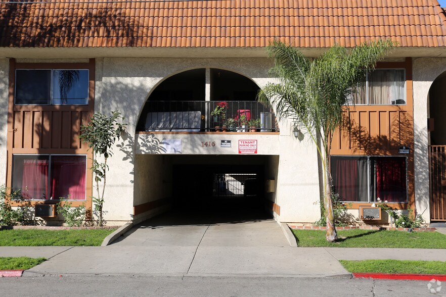 1416 N Spurgeon St, Santa Ana, CA à vendre - Photo du bâtiment - Image 3 de 4
