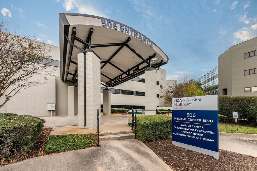 506 Medical Center Blvd, Conroe, TX à louer - Photo du bâtiment - Image 2 de 3