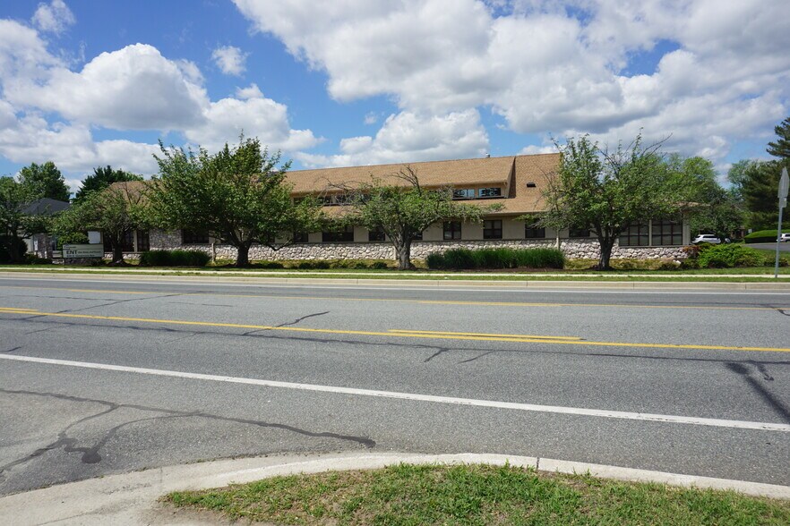 826 S Governors Ave, Dover, DE à vendre - Photo du bâtiment - Image 2 de 3