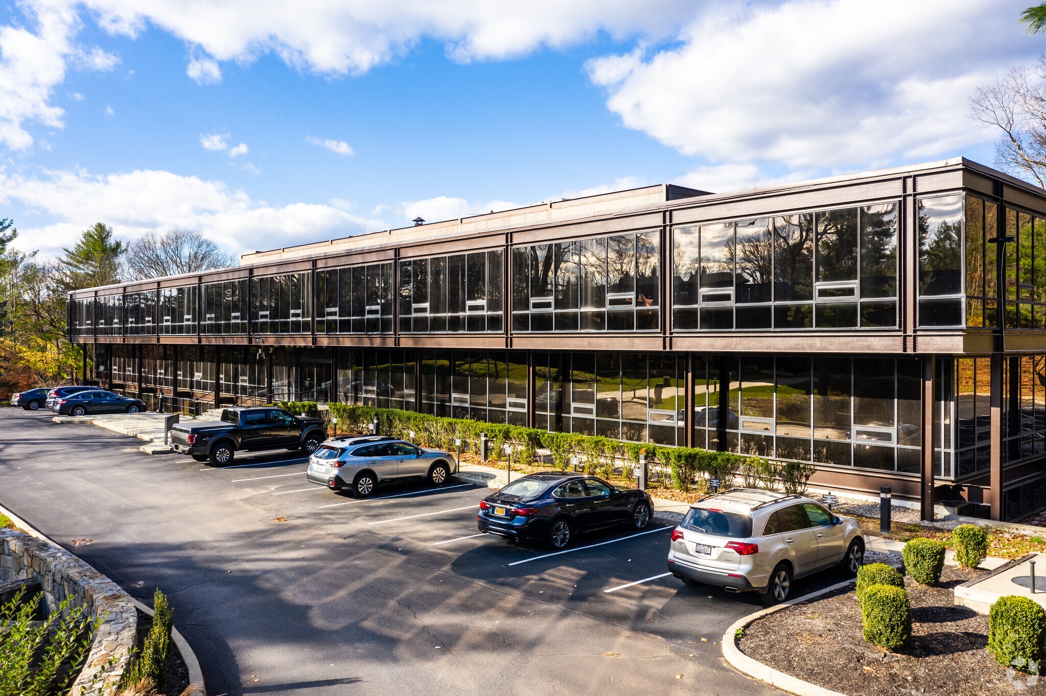 585 Pleasantville Rd, Briarcliff Manor, NY for lease Building Photo- Image 1 of 6