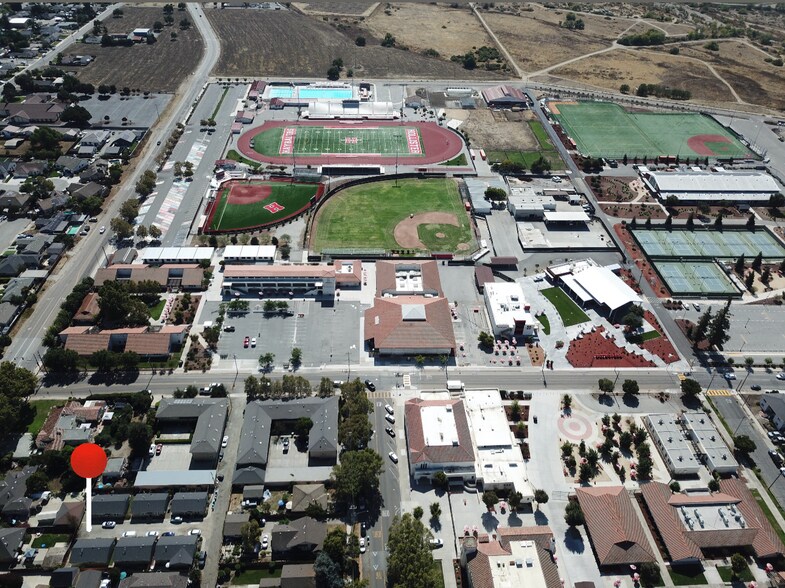 1 Hodel Dr, Hollister, CA à vendre - Photo du bâtiment - Image 2 de 16