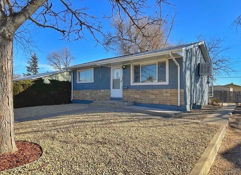 1215 San Pedro St, Pueblo, CO à vendre - Photo du bâtiment - Image 3 de 32