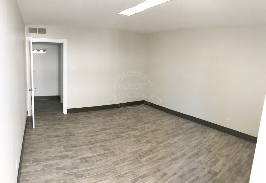 516 S 6th St, Las Vegas, NV à louer - Photo du bâtiment - Image 3 de 4