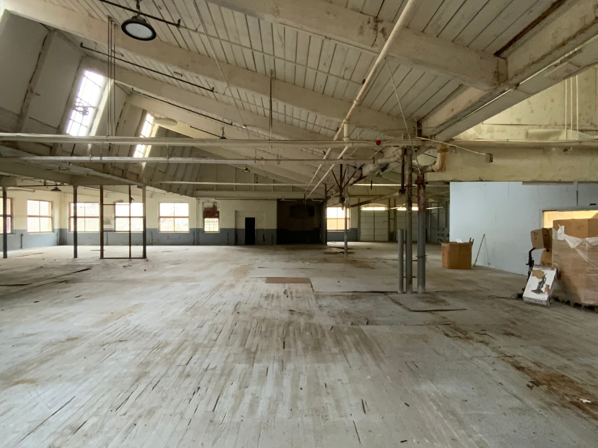 129 Brookside Ave, West Warwick, RI for lease Interior Photo- Image 1 of 9