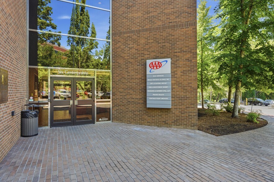 6 Centerpointe Dr, Lake Oswego, OR à louer - Photo du bâtiment - Image 3 de 12
