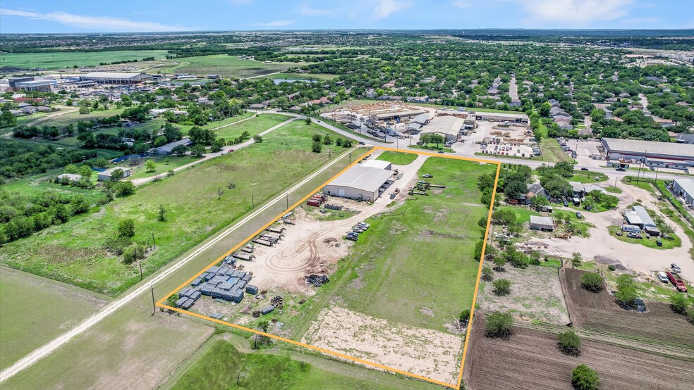 1251 Bunton Creek Rd, Kyle, TX à louer - Photo du bâtiment - Image 3 de 12