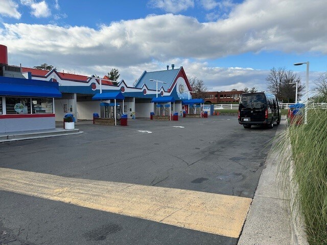 200 Davis Dr, Sterling, VA for sale - Building Photo - Image 2 of 11