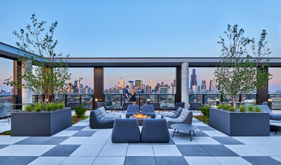 160 N Elizabeth St, Chicago, IL à louer - Photo du bâtiment - Image 2 de 10