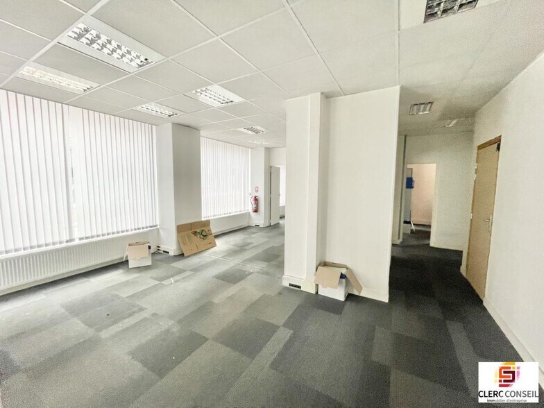 Retail in Rouen for lease - Interior Photo - Image 3 of 13