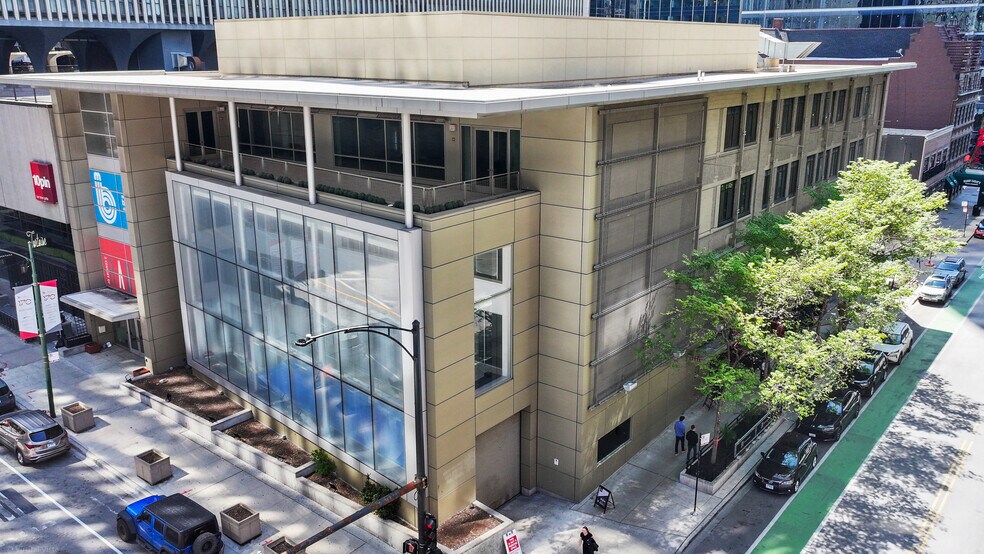 360 N State St, Chicago, IL à vendre - Photo du bâtiment - Image 2 de 12