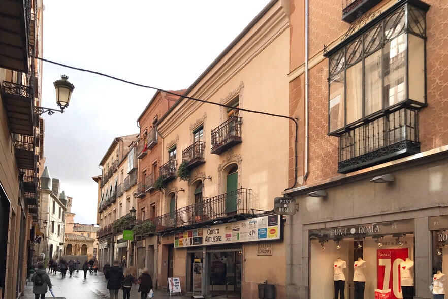 Retail in Segovia, Segovia for lease - Primary Photo - Image 1 of 1