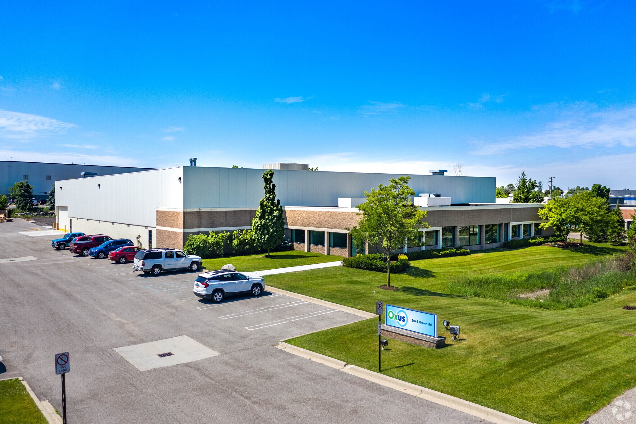 2046 Brown Rd, Auburn Hills, MI à louer Photo du bâtiment- Image 1 de 5