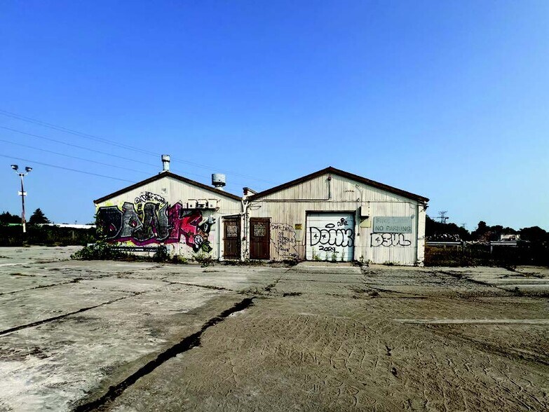 1930 Tremainsville Rd, Toledo, OH à vendre - Photo du bâtiment - Image 3 de 15