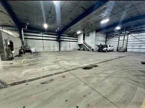 868 Progress Way, Sun Prairie, WI à louer Photo intérieure- Image 1 de 7