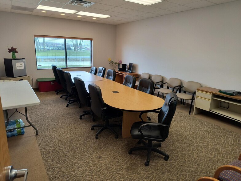9801-9805 Prairie Ave, Highland, IN for lease - Interior Photo - Image 3 of 17
