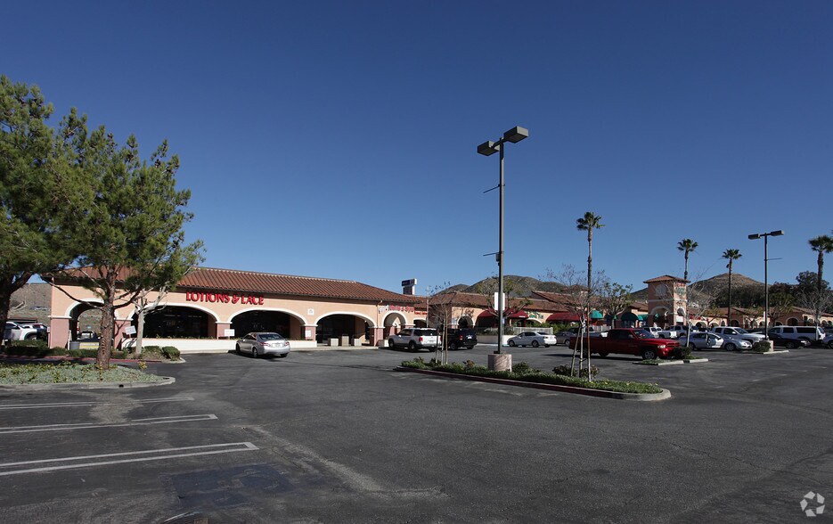 31712-31724 Casino Dr, Lake Elsinore, CA à louer - Photo du bâtiment - Image 3 de 9