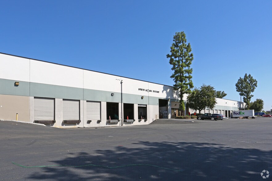 4069 W Shaw Ave, Fresno, CA à vendre - Photo du bâtiment - Image 3 de 8