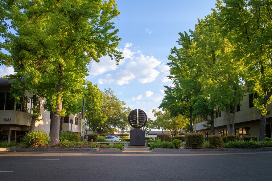 1321 Howe Ave, Sacramento, CA à louer - Photo du bâtiment - Image 1 de 9