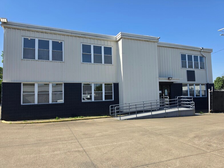 801 E Michigan St, Evansville, IN à vendre - Photo du bâtiment - Image 2 de 9