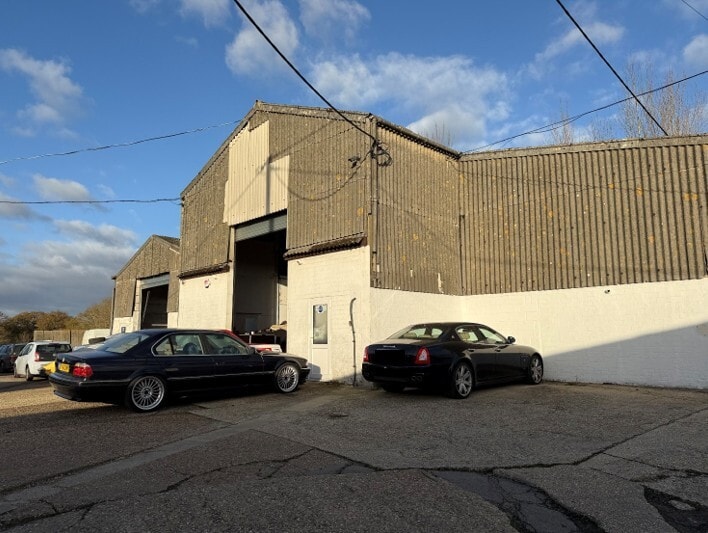 Units 13 &13b Ridge Farm, Horsham Rd, Dorking for lease - Building Photo - Image 1 of 7