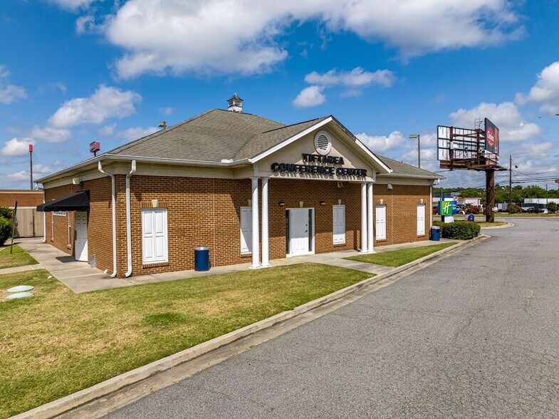 806 US-82, Tifton, GA à vendre - Photo du bâtiment - Image 3 de 28