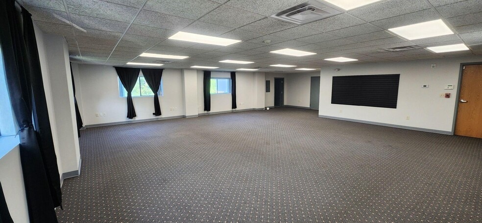 259 Wolcott Rd, Wolcott, CT for lease - Interior Photo - Image 3 of 4