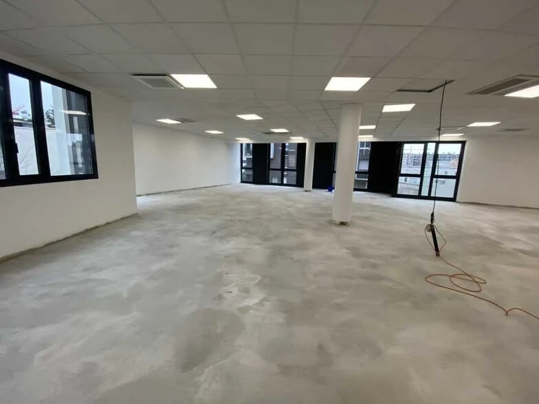 Office in Lyon for sale - Interior Photo - Image 2 of 16