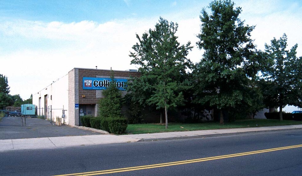 375 Wyandanch Ave, North Babylon, NY à louer - Photo principale - Image 1 de 10