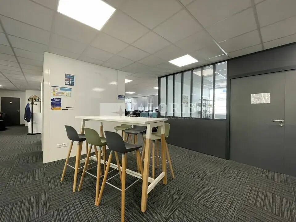Office in Villeurbanne for lease Interior Photo- Image 1 of 11