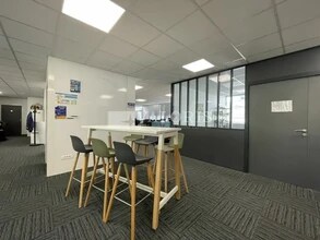 Office in Villeurbanne for lease Interior Photo- Image 1 of 11