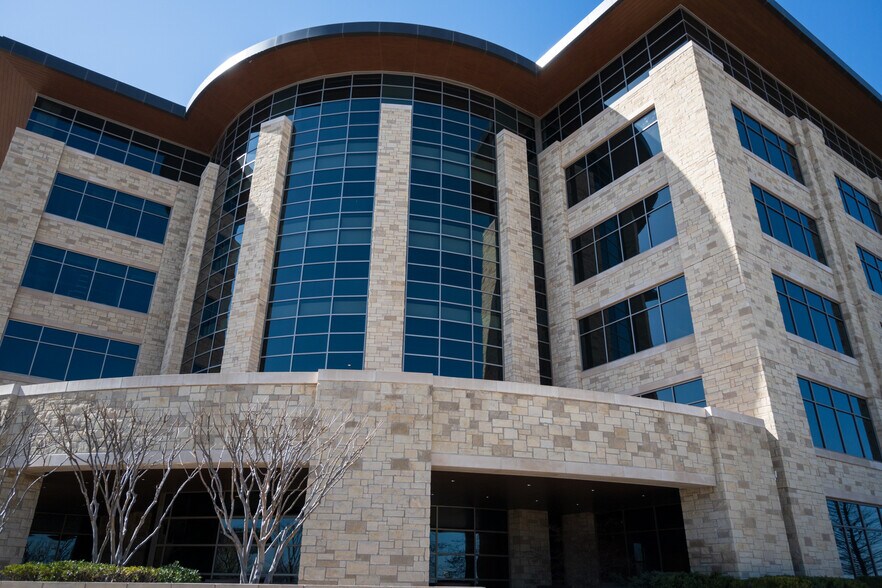 8200 S Unit Dr, Tulsa, OK à louer - Photo du bâtiment - Image 2 de 18