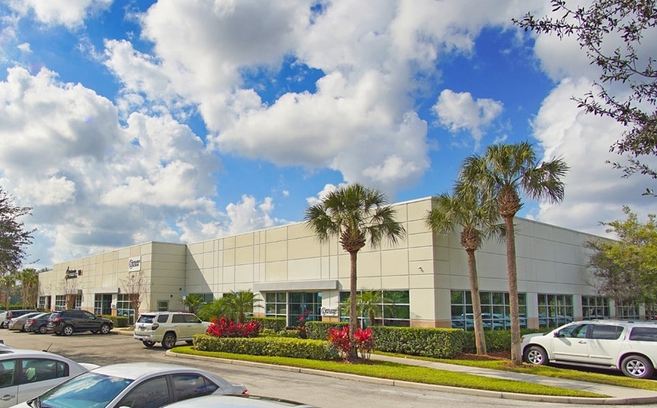 3050 Technology Pky, Orlando, FL for lease - Building Photo - Image 3 of 9