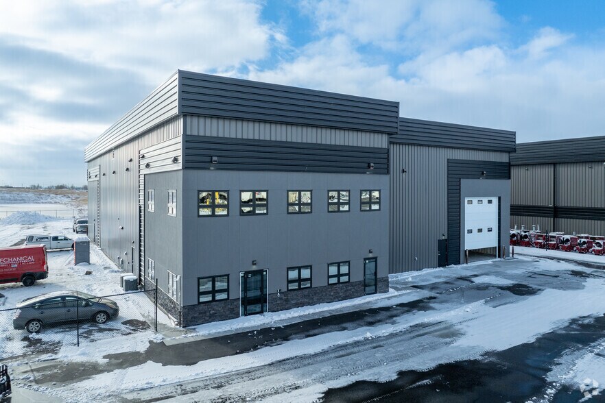 285199 Wrangler Av, Calgary, AB à louer - Photo principale - Image 1 de 3