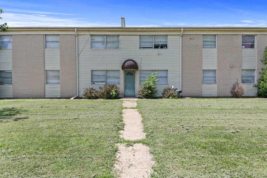 423-430 SE Winfield Ave, Topeka, KS for sale - Building Photo - Image 1 of 1