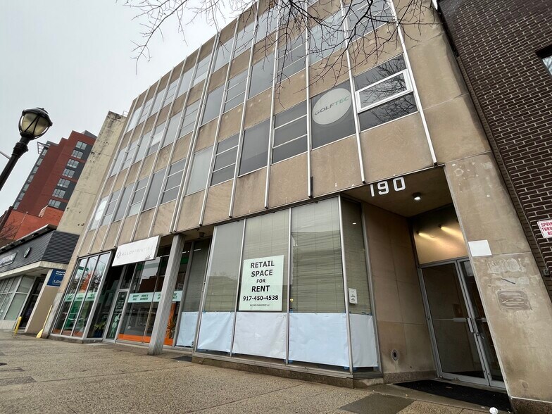 190 E Post Rd, White Plains, NY à louer - Photo du bâtiment - Image 3 de 9