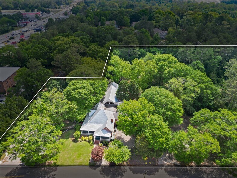 108 S Lee St, Stockbridge, GA à vendre - Photo du bâtiment - Image 1 de 59