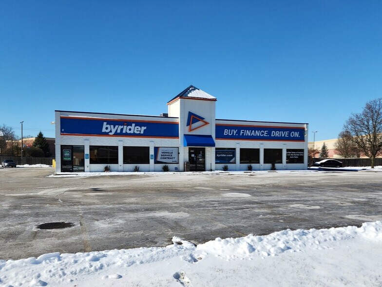 9797 Colerain Ave, Cincinnati, OH for lease - Building Photo - Image 2 of 3