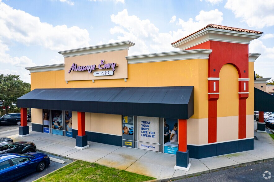 2050-2092 Badlands Dr, Brandon, FL à louer - Photo du bâtiment - Image 2 de 8