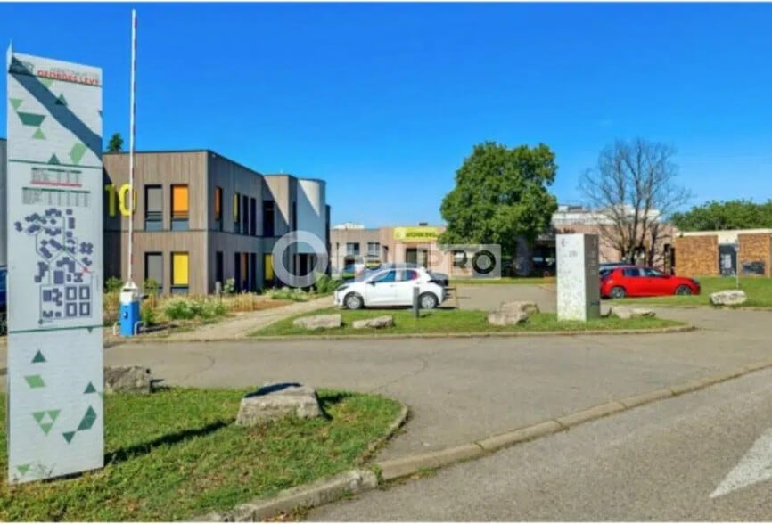 33 Avenue Du Docteur Georges Lévy, Vénissieux for lease - Building Photo - Image 2 of 28