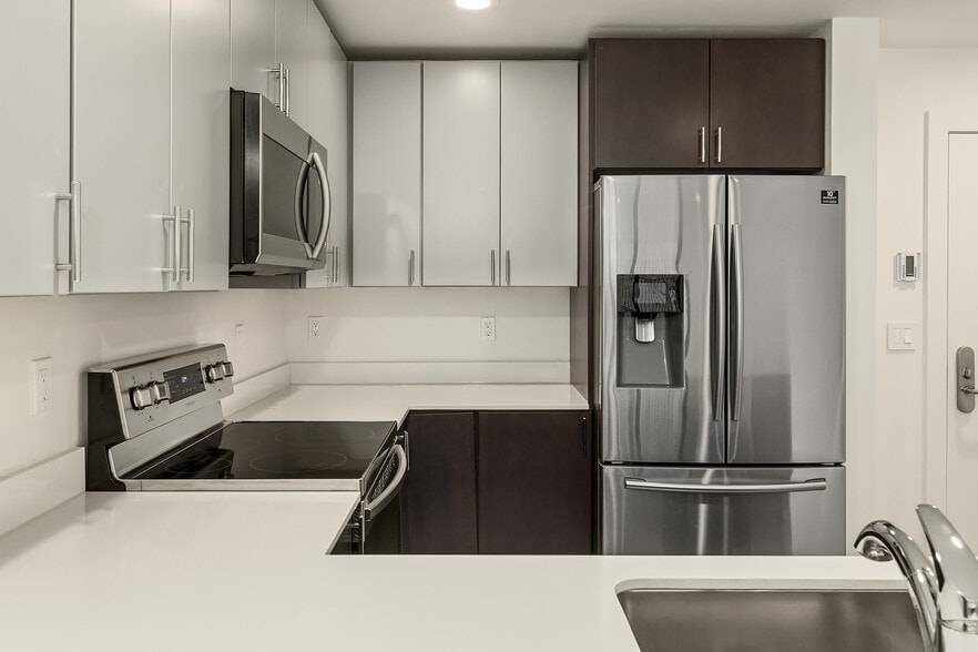 9021 17th Ave SW, Seattle, WA à vendre - Photo du bâtiment - Image 2 de 15