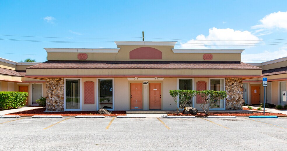 667 Beville Rd, Daytona Beach, FL à louer - Photo du bâtiment - Image 2 de 10