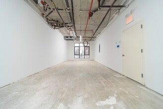 124-28 Queens Blvd, Kew Gardens, NY à louer Photo du bâtiment- Image 1 de 4